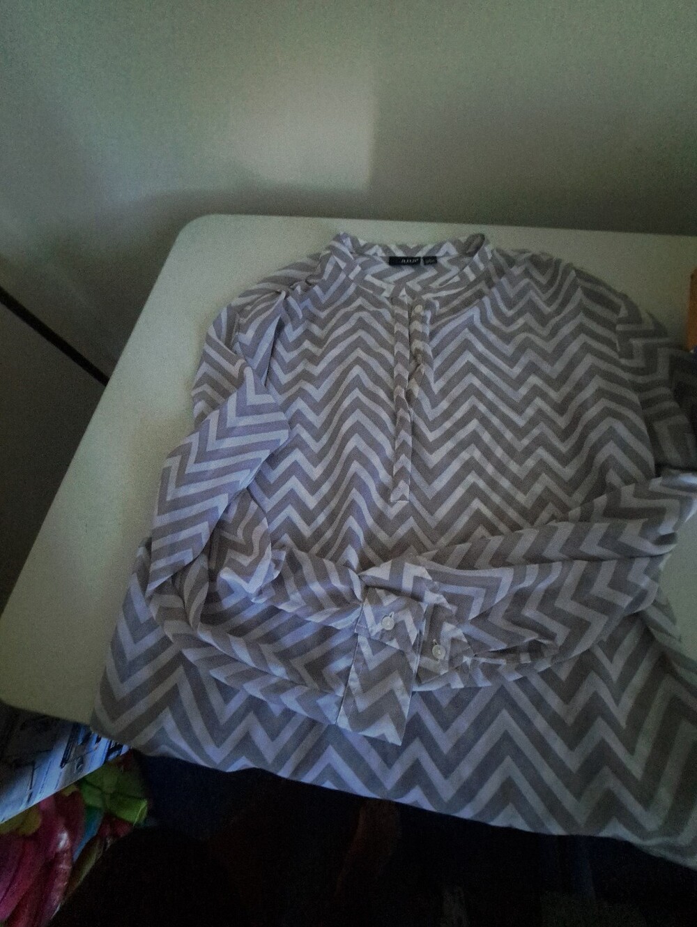 Women's Chevron Button-Neck Blouse - Light Gray & White